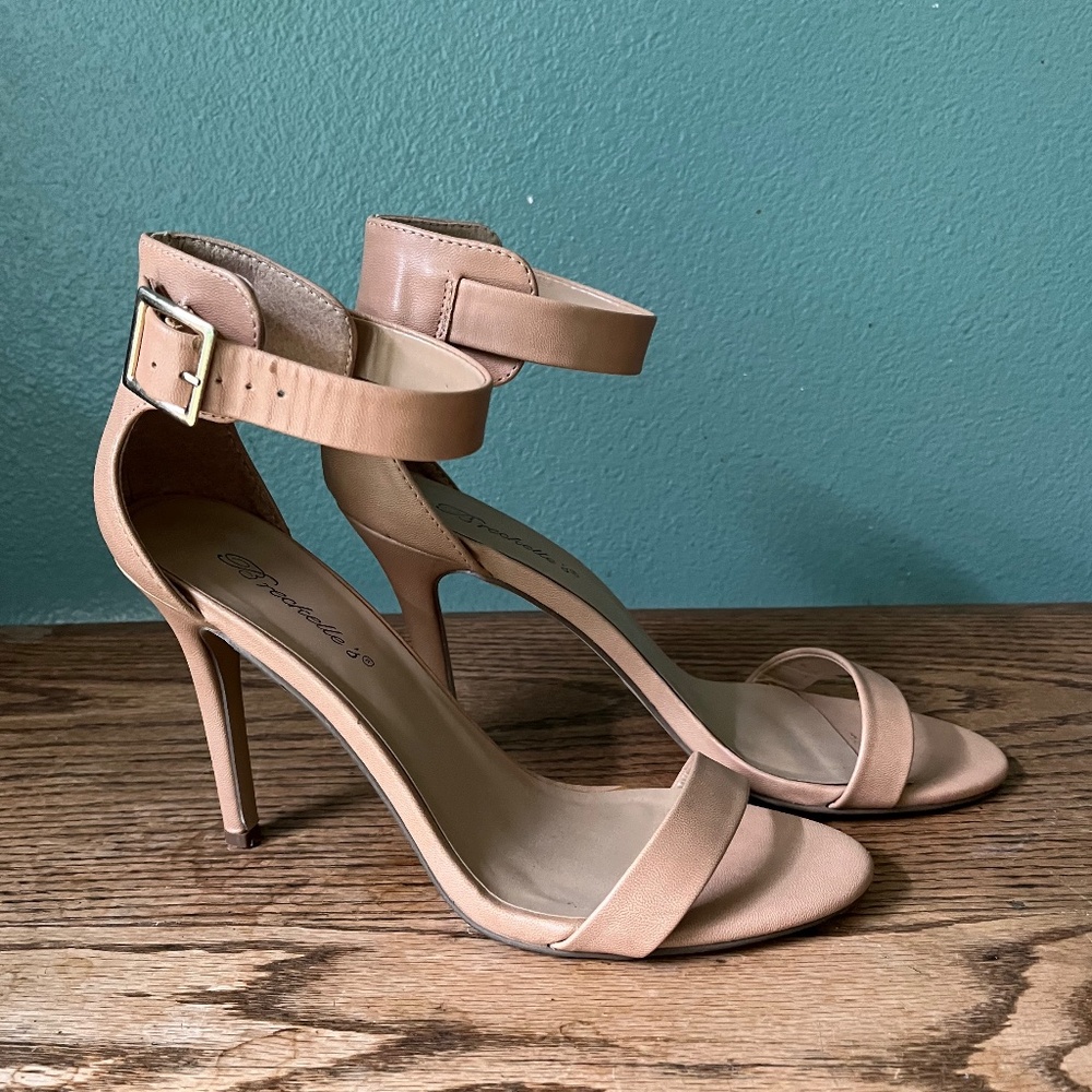 Breckelle's 4" Stiletto Heels Worn Once Size 8.5